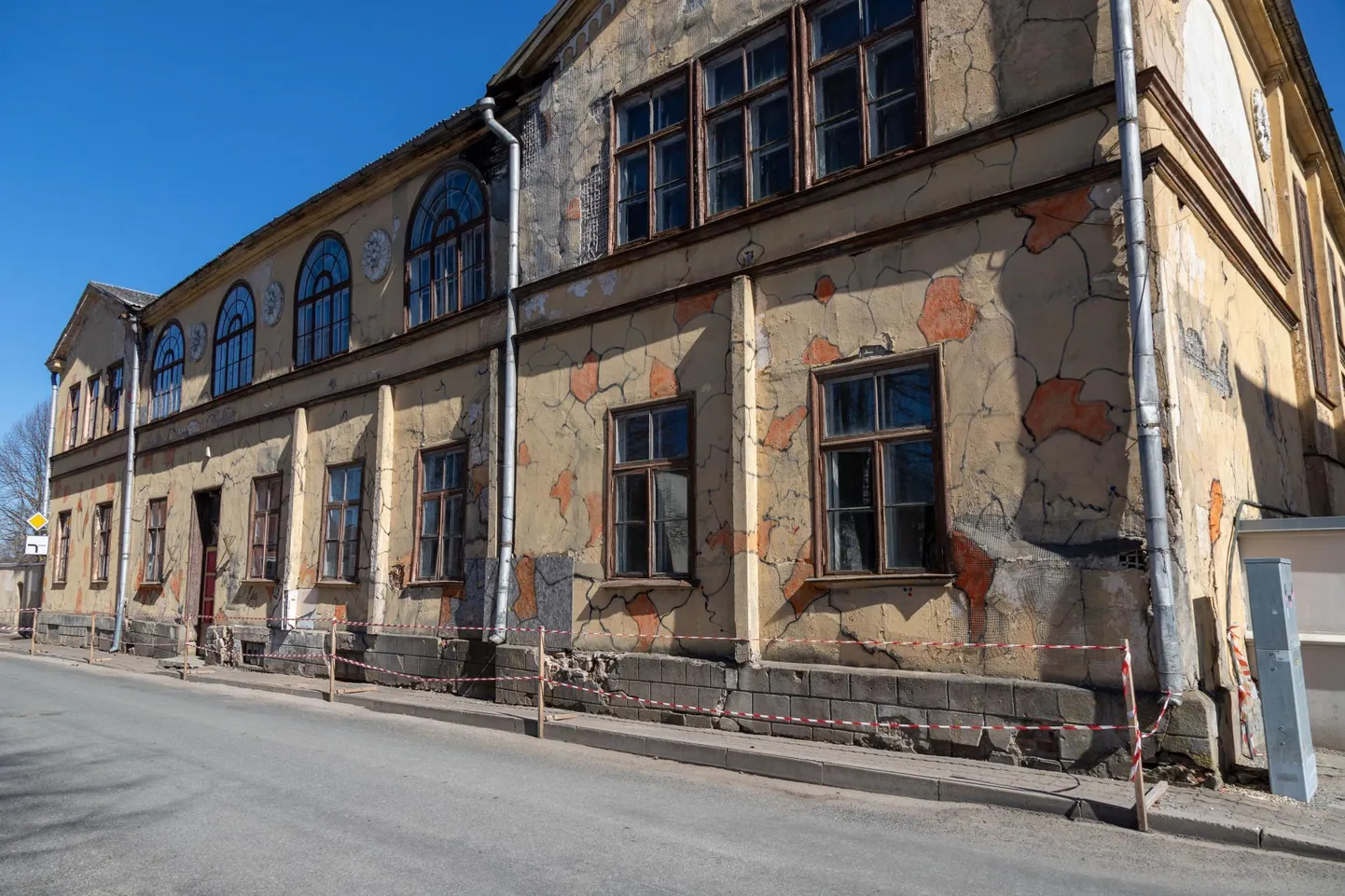 Linnu tänav 4 kinnistu on juba pikka aega uue omaniku ootel.