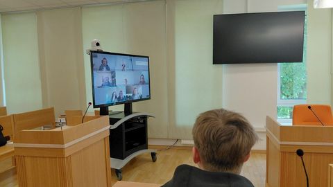 Убивших инвалида подростков надолго отправили за решетку: одна из девушек расплакалась в суде