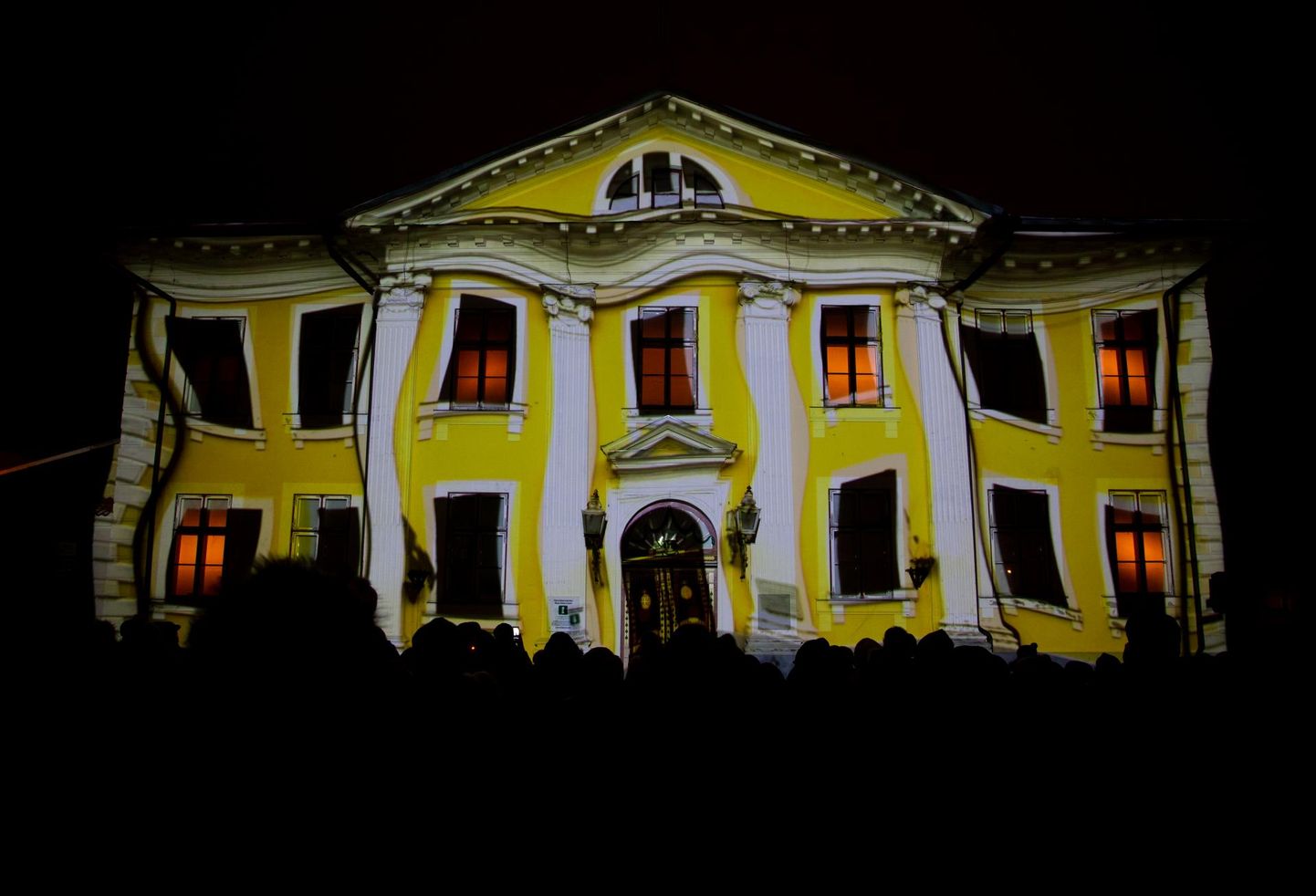 Sel reedel ja laupäeval toimub Pärnu kesklinnas valgusfestival ÖÖvalgel.