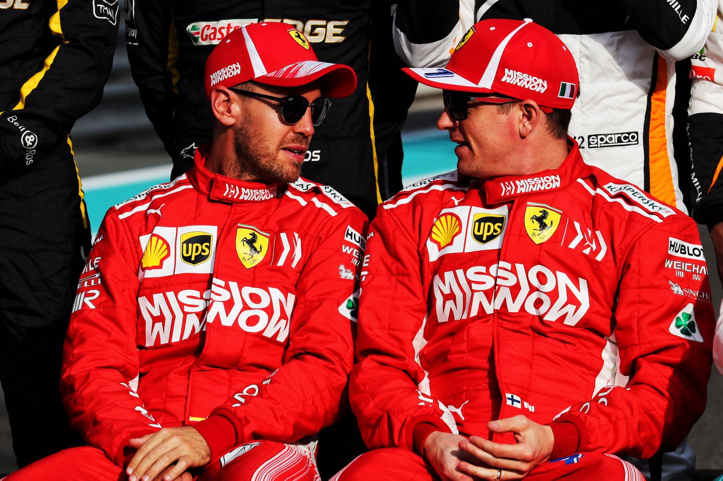 Sebastian Vettel ja Kimi Räikkönen (paremal) mullusel hooajal, kui soomlane kuulus veel Ferrari ridadesse.
