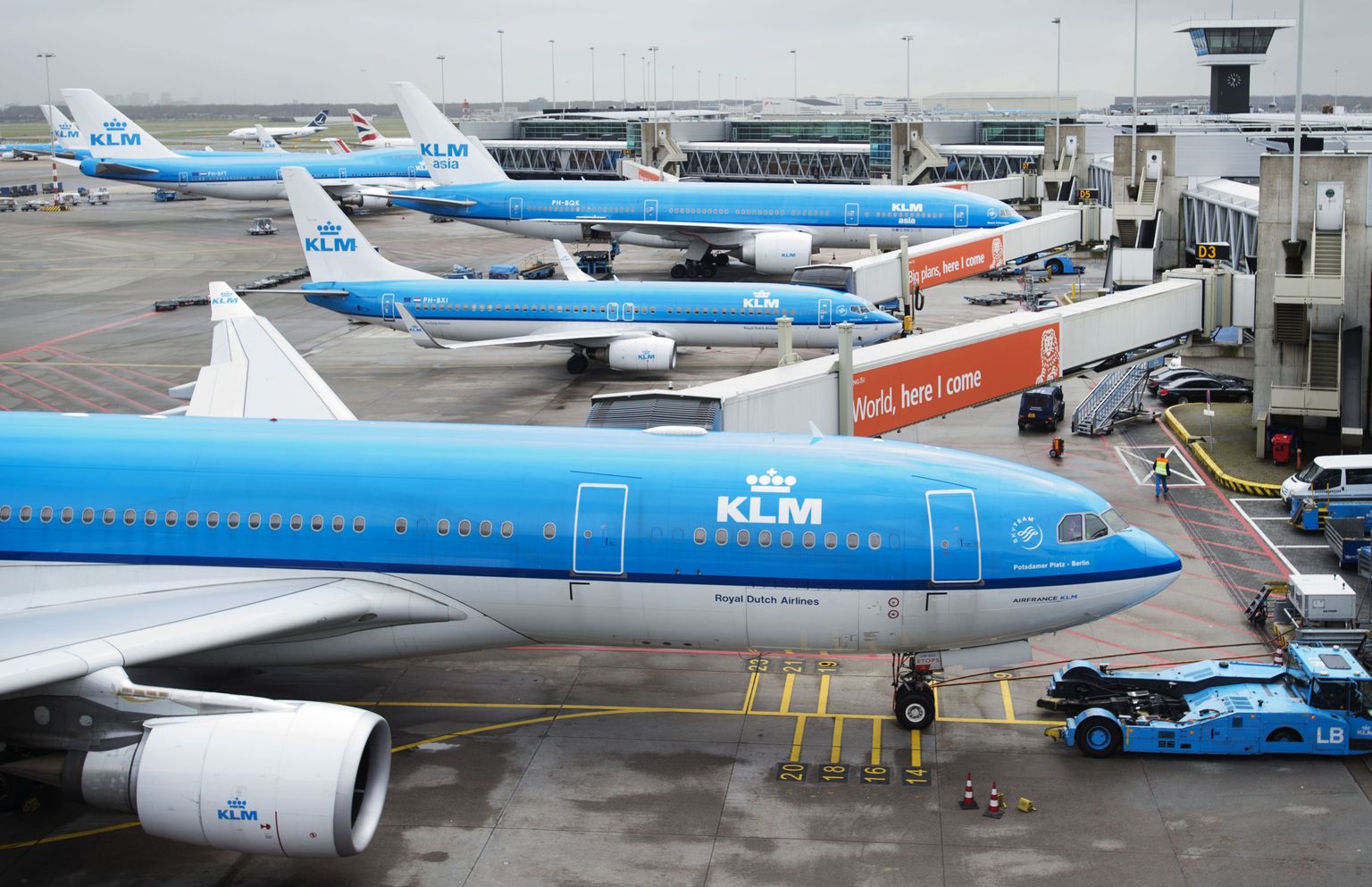 Lennukid Schipholi lennujaamas 2015 aastal.