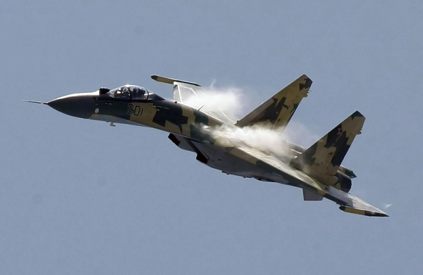 Истребитель Су-35.