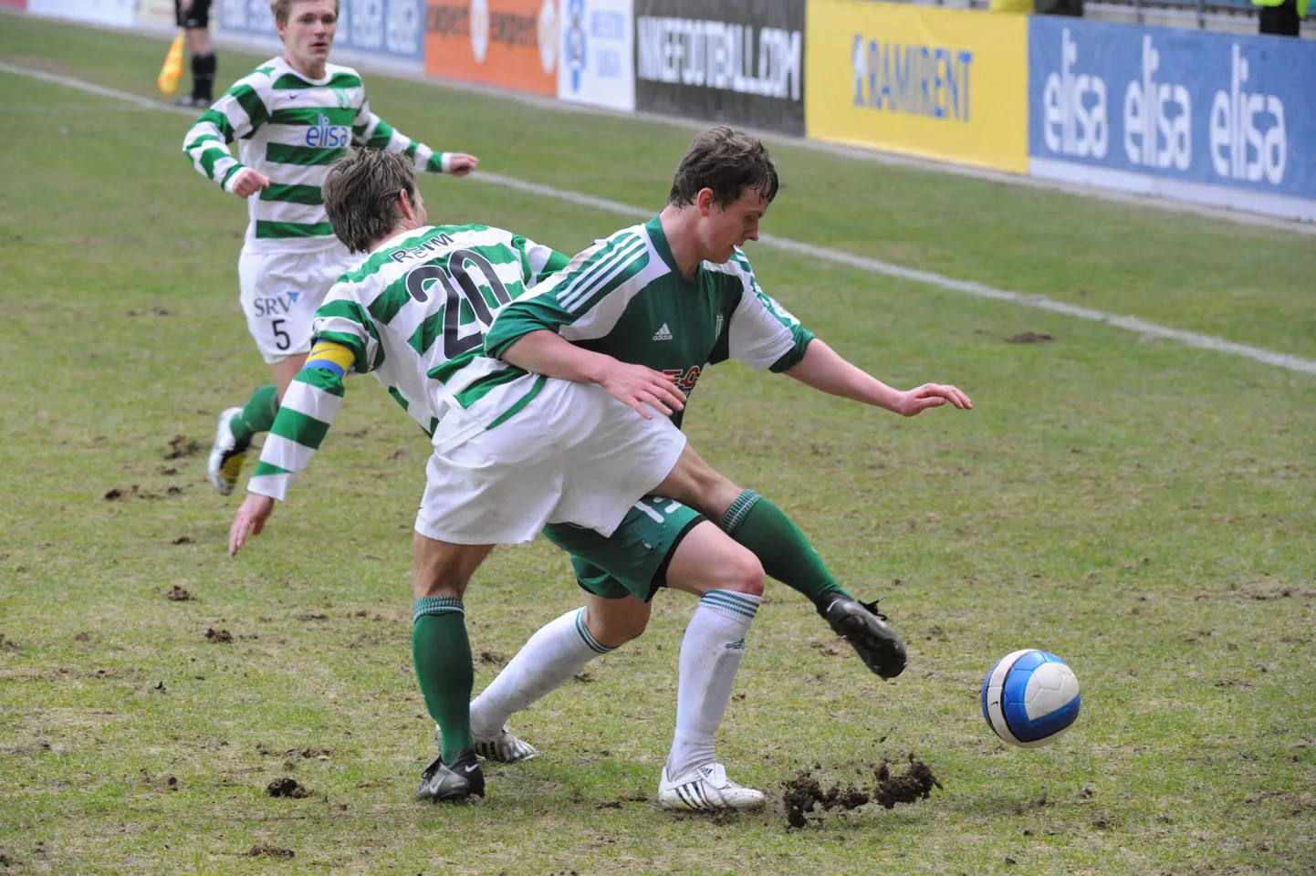 FC Flora (triibulises särgis) ja FC Levadia kohtumine