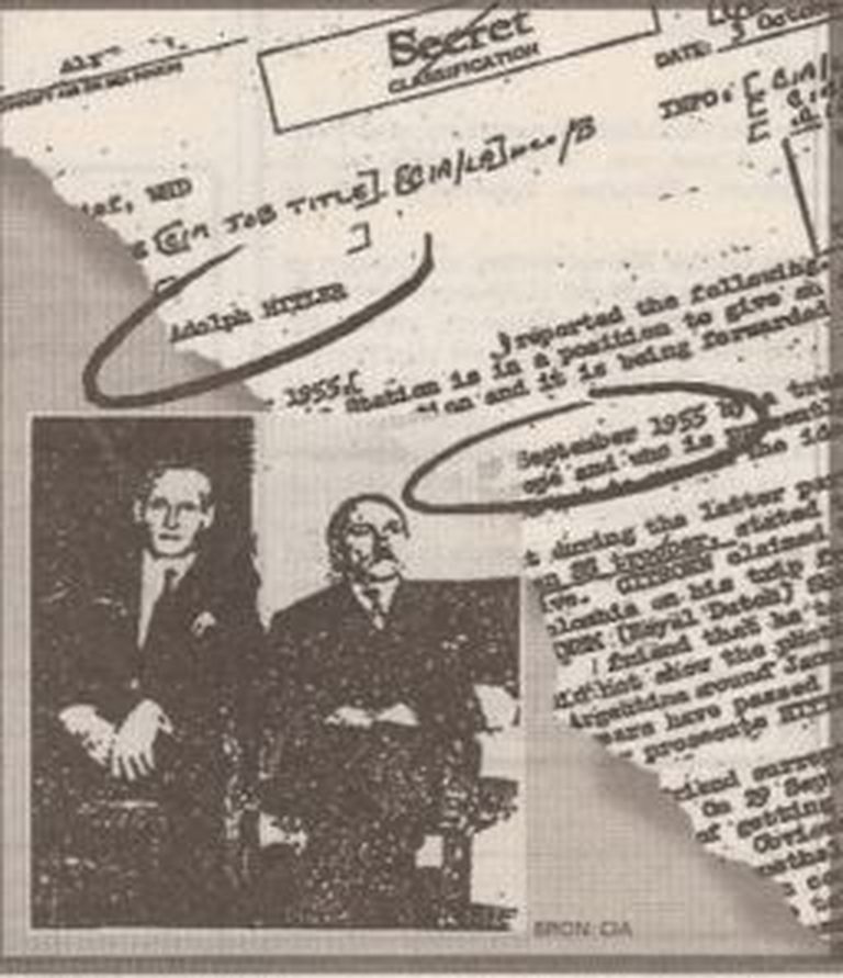 CIA arhiivis olev mustvalge foto, millel on väidetavalt paremal Adolf Hitler