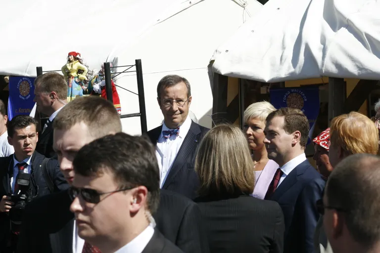 Soome-Ugri maailmakongress Hantõ-Mansiskis. Pildil muude hulgas ka president Ilves, leedi ilves ja president Medvedev.