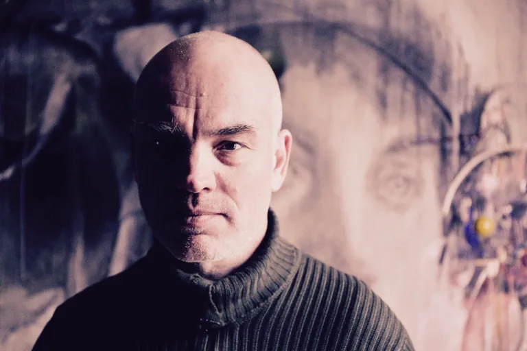 Priit Valkna dokumentaalfilm ”Naine pildil”. Esiplaanil kunstnik Laurentsius.