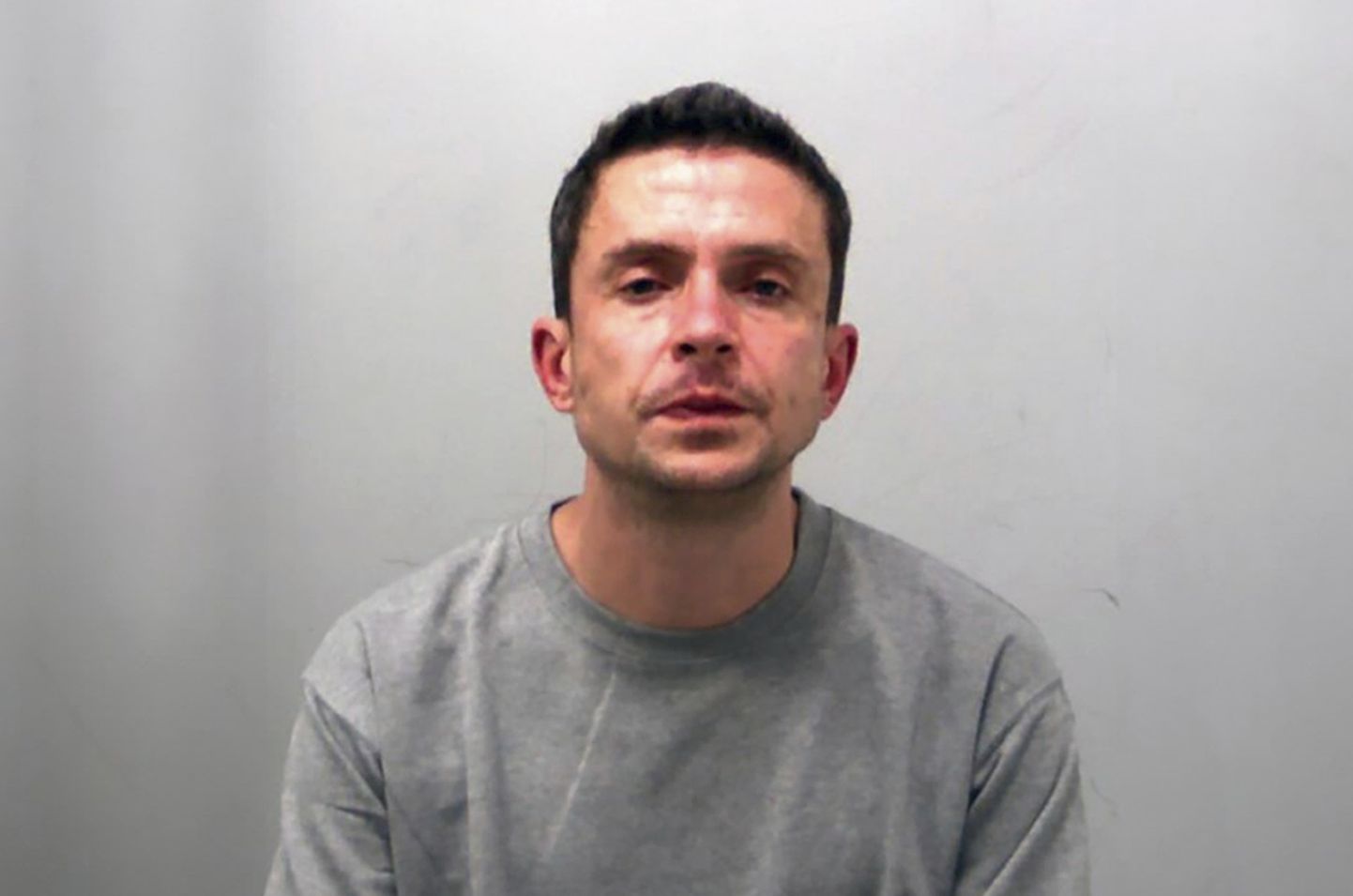 Briti Essexi politsei avaldatud foto 39-aastasest seksuaalkurjategijast Nicholas Hawkesist, kes saatis 15-aastasele tüdrukule oma peenisest foto ja kes sai selle eest rohkem kui 15 kuu pikkuse vanglakaristuse.