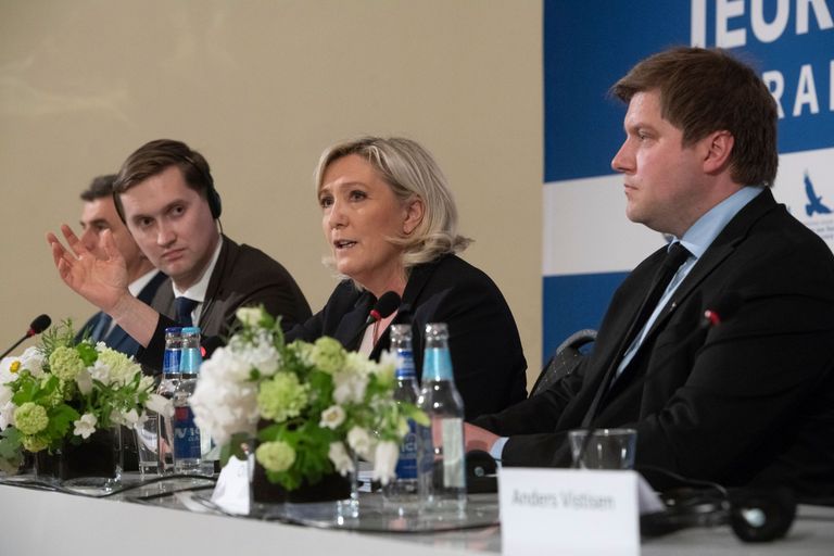 Paremalt: Olli Kotro, Marine Le Pen ja Jaak Madison. 