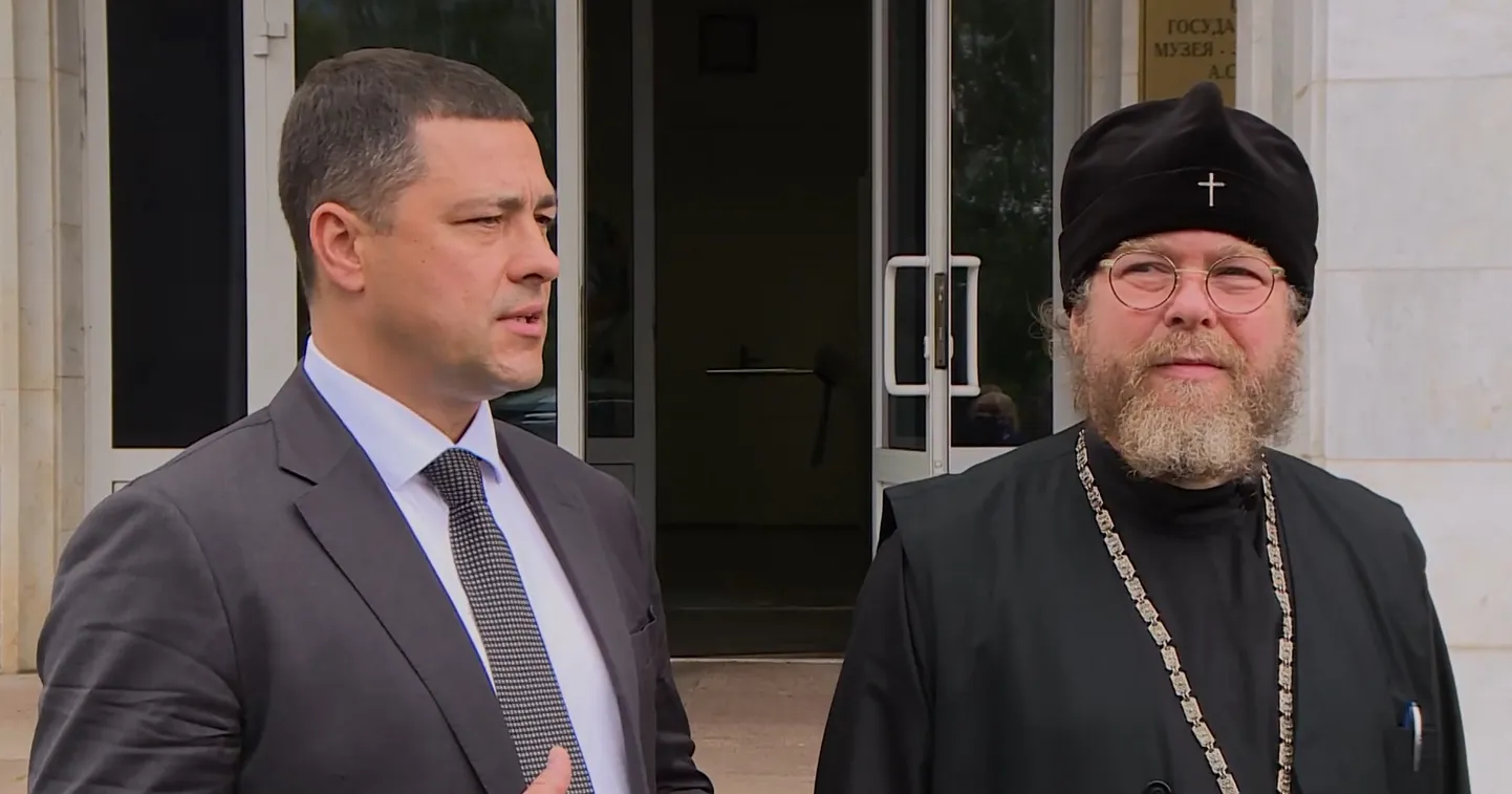Губернатор Псковской области Михаил Ведерников и псковский митрополит РПЦ Тихон Шевкунов, известный как «духовник Путина», 2020 год.