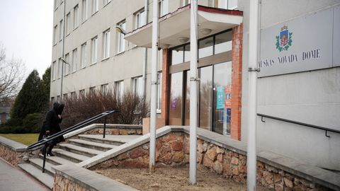 Bauskas novada pašvaldība izvērtē pieteikto piketu pēc suņu nošaušanas Brunavas pagastā
