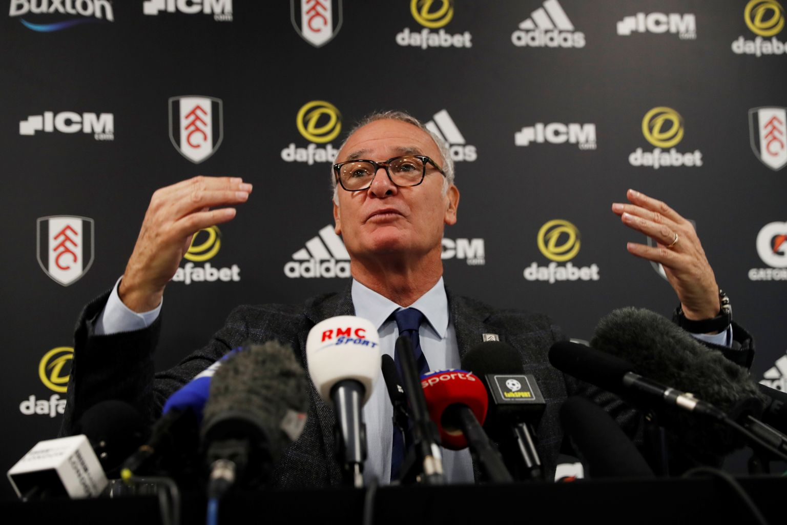 Claudio Ranieri astus Fulhami peatreenerina esimest korda ajakirjanike ette.