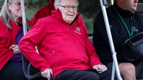 Investeerimisguru Warren Buffett lahkub koheselt Berkshire Hathaway nõukogu juhi kohalt