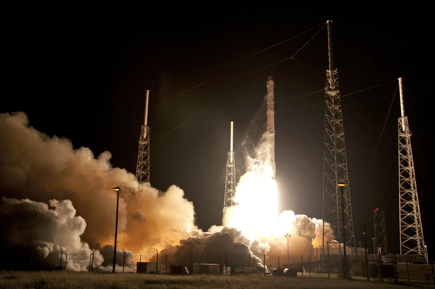 SpaceX kanderaketi Falcon 9 katsetus jaanuarikuus, mis ebaõnnestus.
