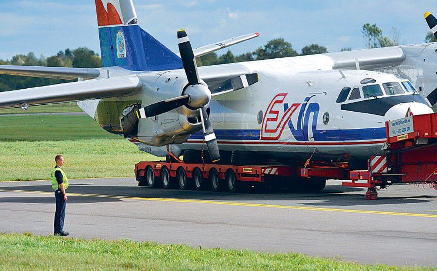 Eile pärast südaööd tõsteti õnnetusse sattunud Poola lennuk treilerile ja veeti lennurajalt minema.