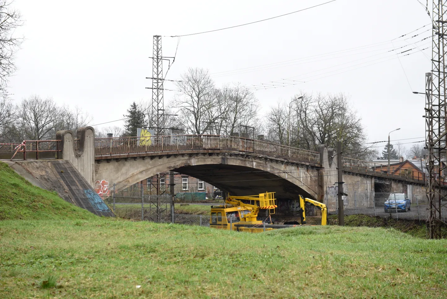 Viadukts pār dzelzceļu Altonavas ielā.