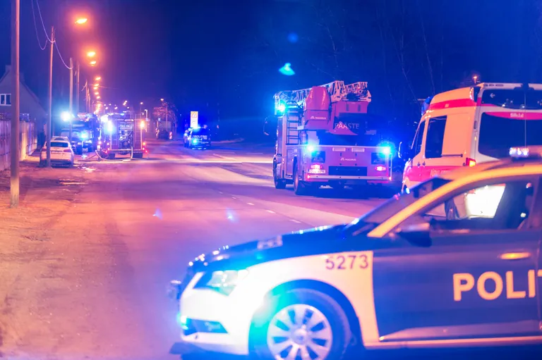 Häirekeskus sai teisipäeva õhtul kell 20.28 teate, et Pärnus Raba tänaval põleb lasketiir.