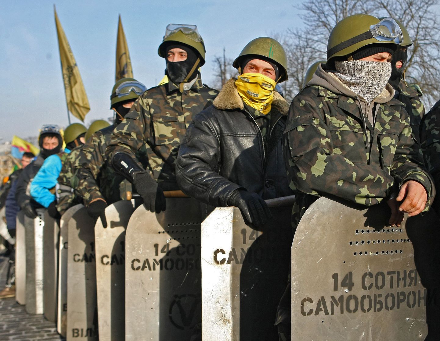 Oositsiooni ja võimude vastasseis Ukrainas kestab. Liikumise Maidani Omakaitse liikmed 7. veebruaril Kiievis.