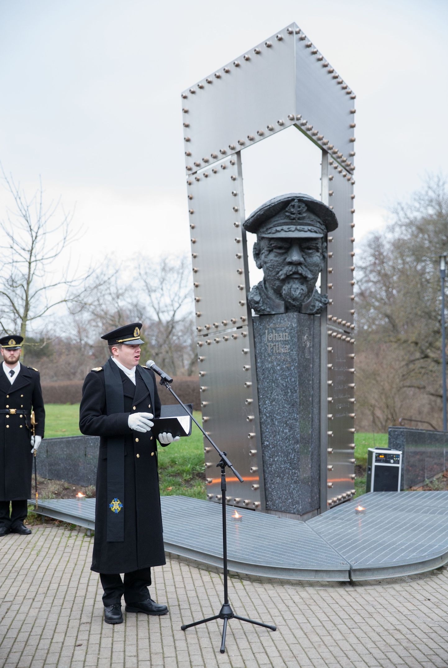Mereväe 100. aastapäeva tähistamine Johan Pitka monumendi juures