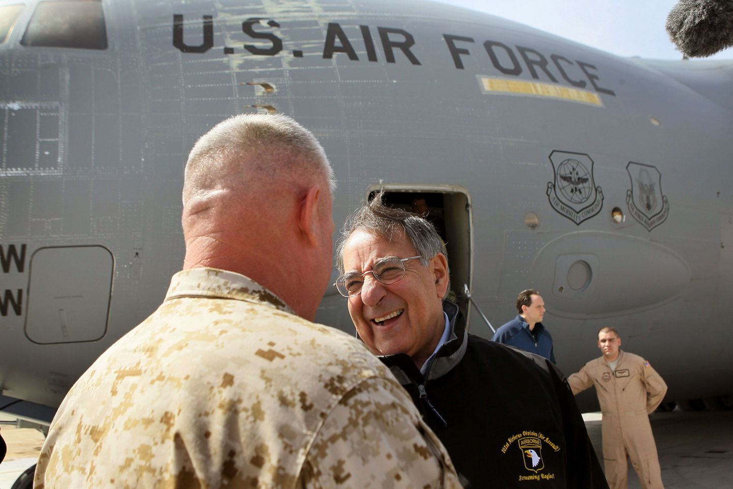 USA kaitseminister Leon Panetta täna Camp Bastionis pärast saabumist Afganistani.
