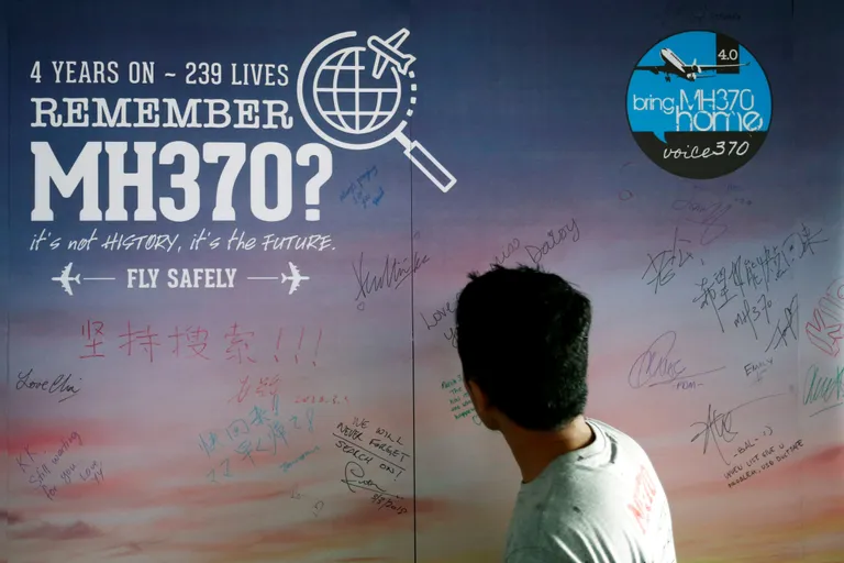 Malaysia Airlines kadunud lennu MH370 mälestusplakat Malaisia Kuala Lumpuri lennujaamas