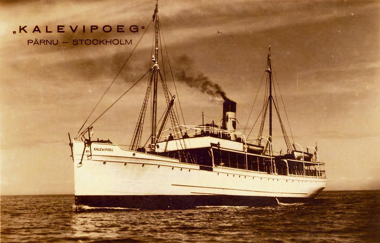 1937. aastal pani Pärnu Laeva aktsiaselts aurulaeva Kalevipoeg suviti sõitma Pärnu-Kuivastu-Stockholmi liinile turiste vedama.