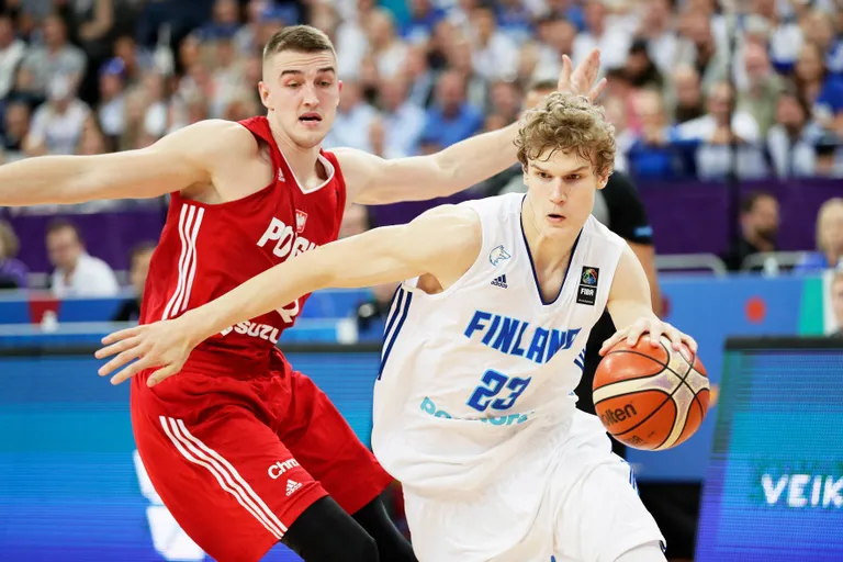 Lauri Markkanen mullusel EMil aktsioonis.