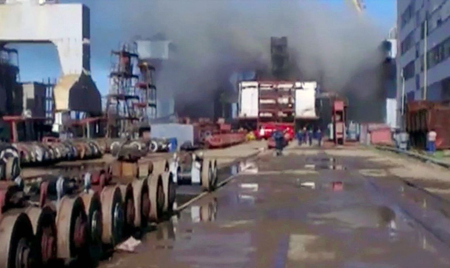 Telekanali PrimeMediaTV video stoppkaadril on näha eilset põlengut Vene tuumaallveelaeval Tomsk.