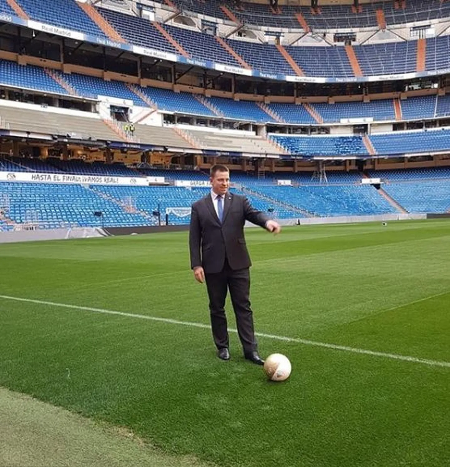 Jüri Ratas Santiago Bernabéu murul
