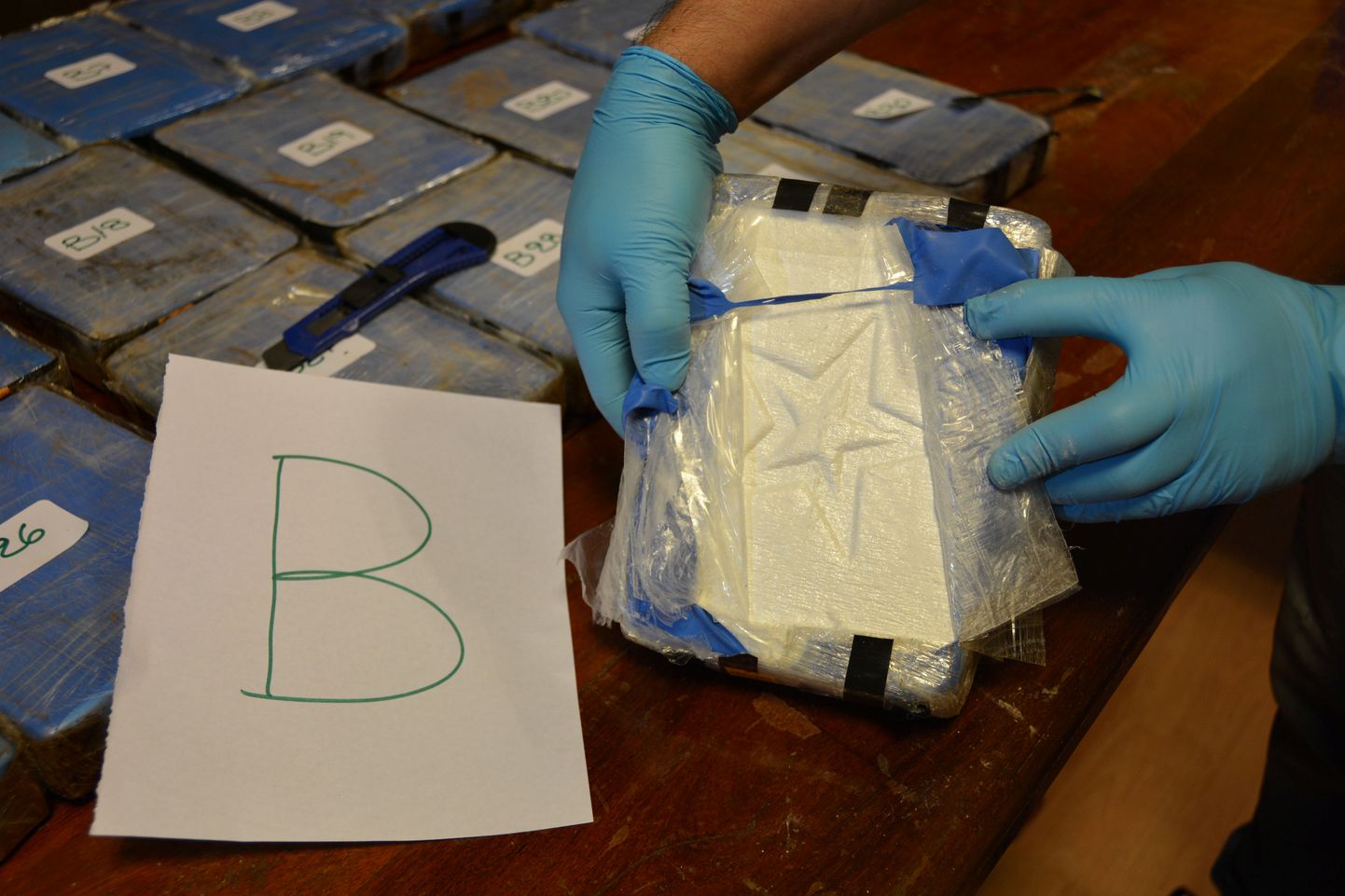 Партия кокаина, обнаруженная в российском посольстве в Буэнос-Айресе.