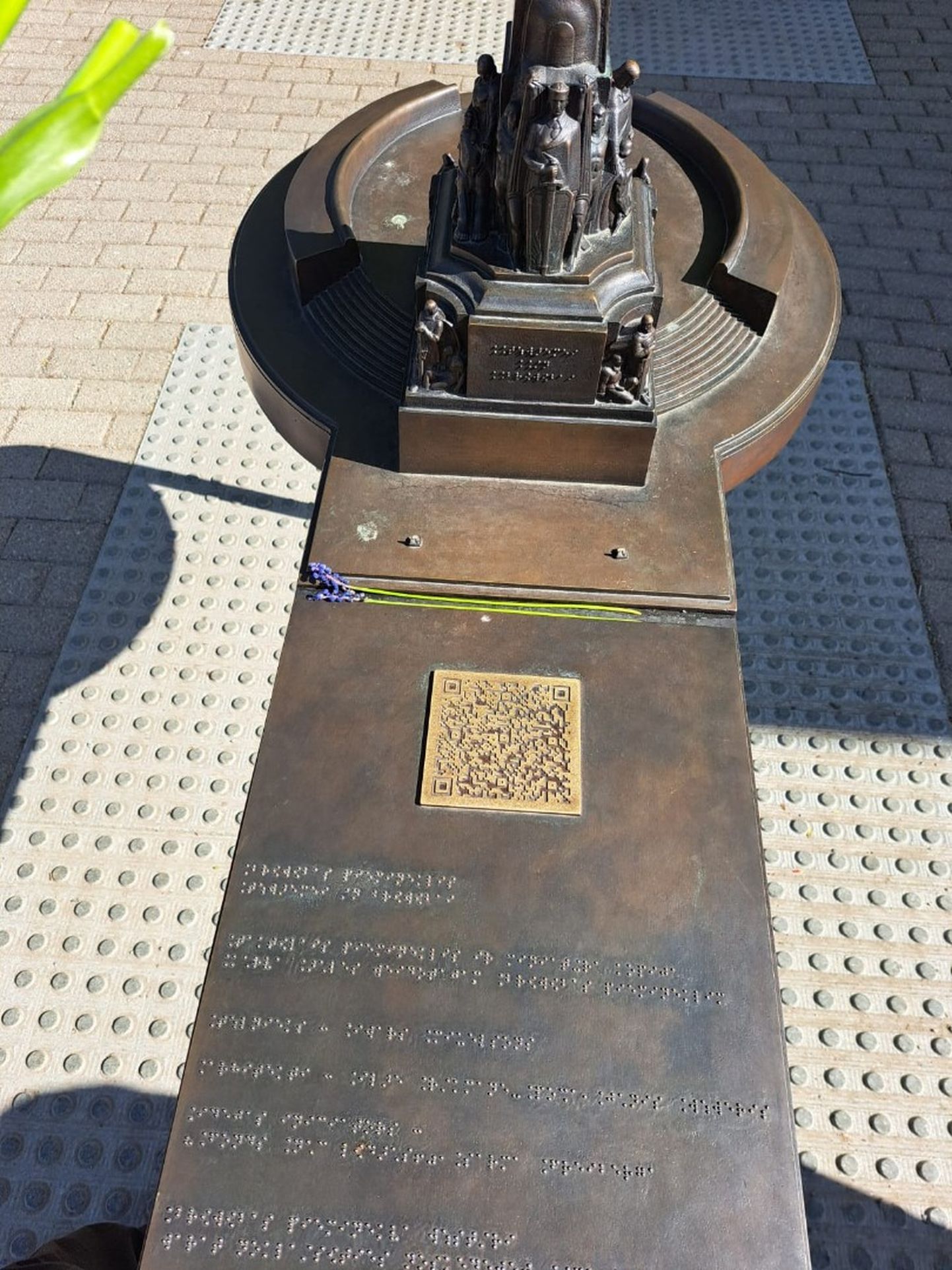 Тактильный памятник Свободы