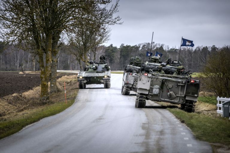 Rootsi sõdurid soomusautodega 16. jaanuaril 2022 Ojamaal Visby lähedal