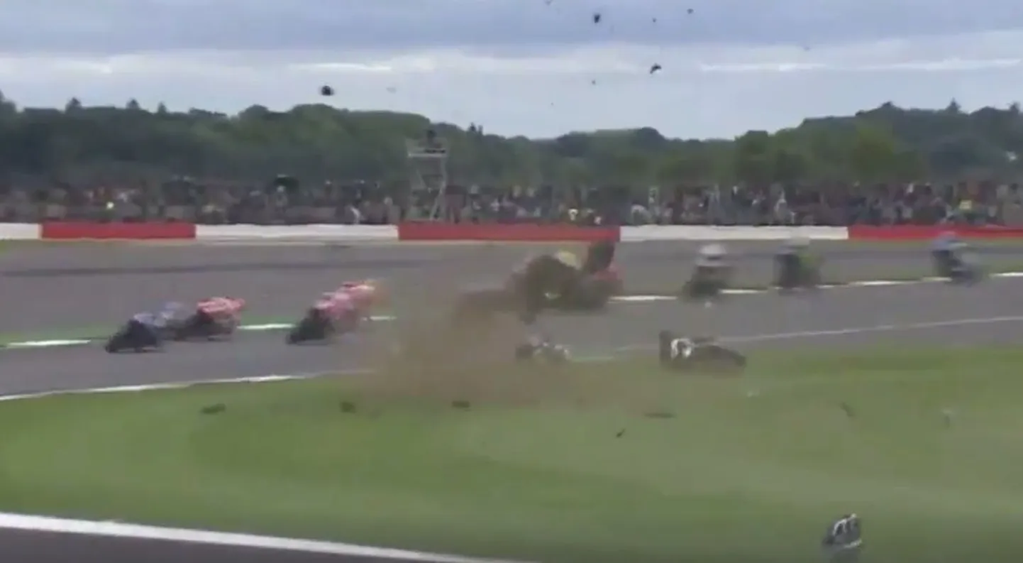 Hetk Bazi ja Espargaro avariist.