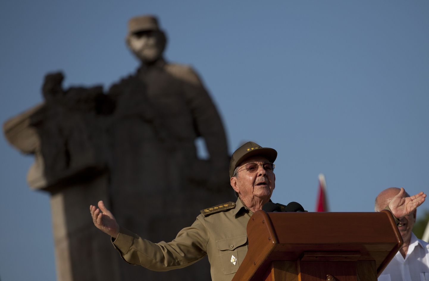 Kuuba president Raul Castro kõnelemas Revolutsioonipäeval Guantanamos Kuubal.
