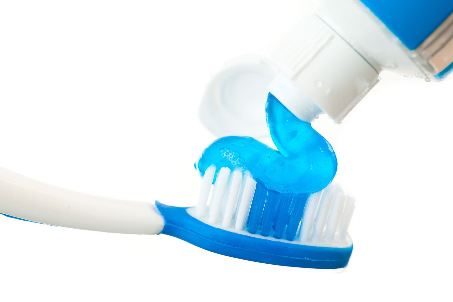 Hambapasta aitab lisaks harjamisele hambaid puhtaks teha.