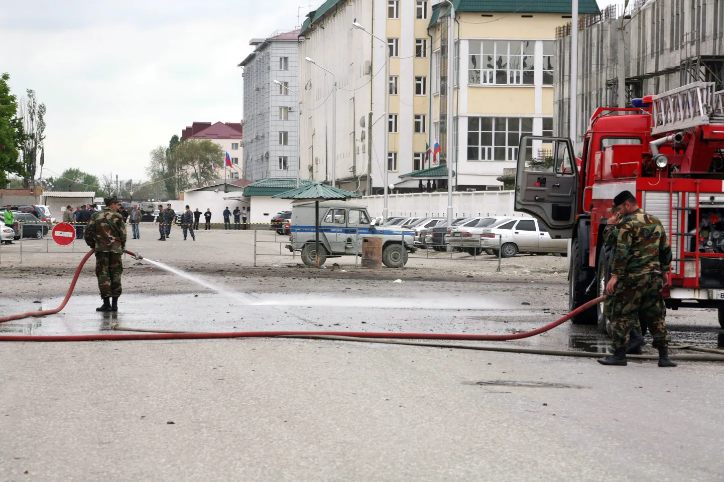 Tšetšeenia siseministeeriumi juures Groznõis hukkus plahvatuses kaks miilitsatöötajat ja kaks arvatavat ründajat.