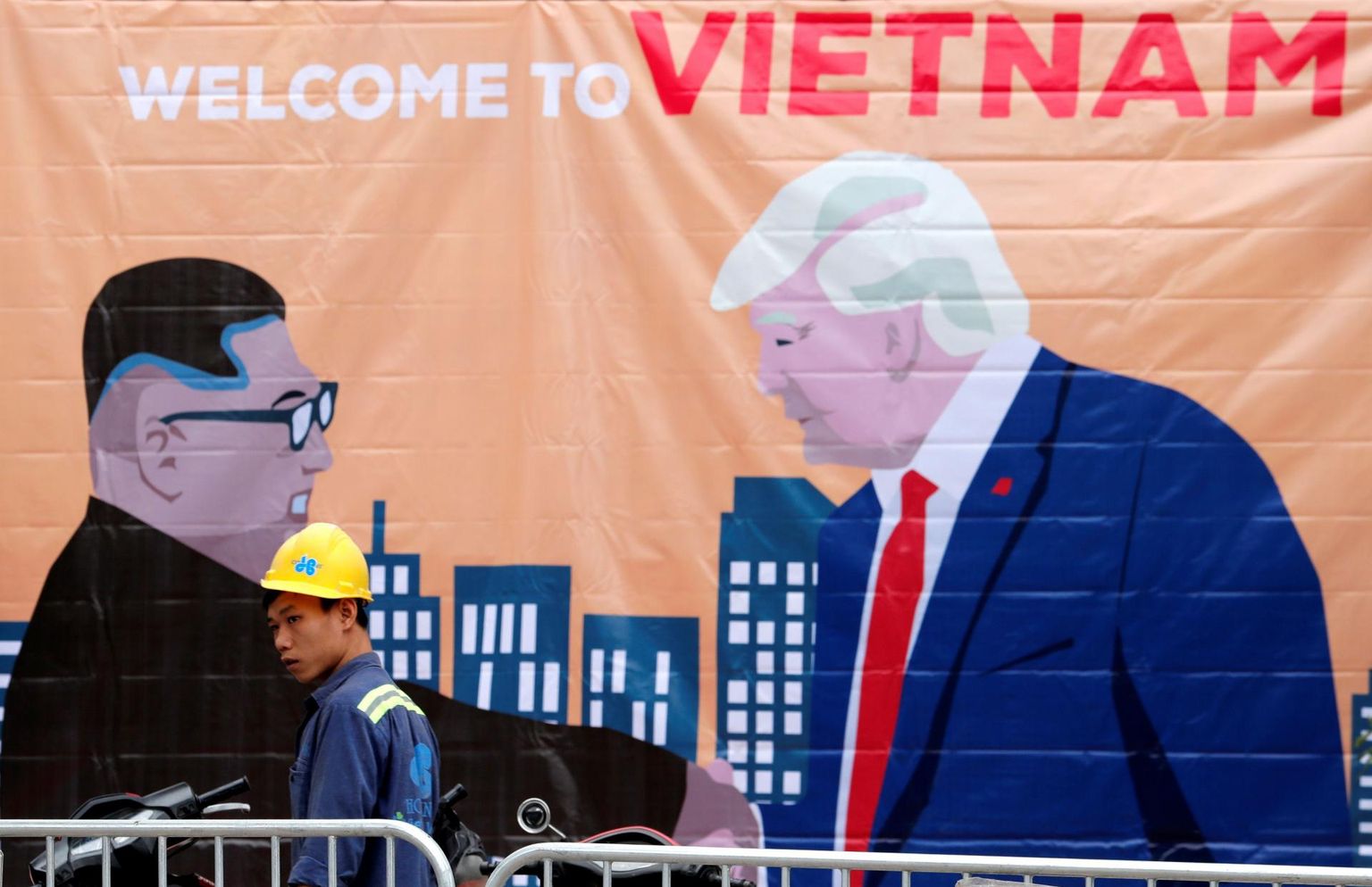 Vietnami pealinna Hanoi tänavatele ilmusid juba kohtumisele eelneval nädalavahetusel Põhja-Korea liidrit Kim Jong-uni ja USA presidenti Donald Trumpi tervitavad plakatid.