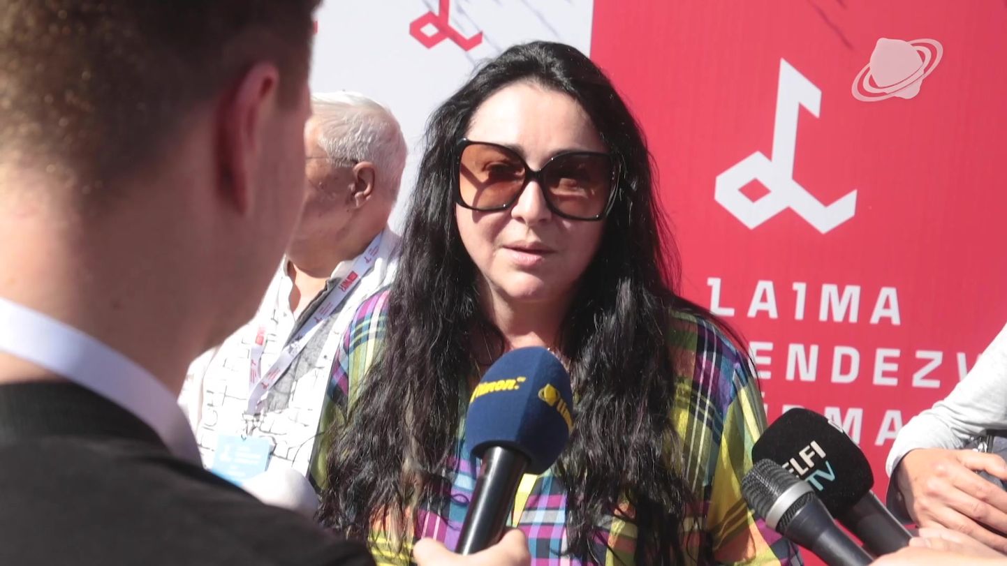 Лолита дает интервью порталу Limon.ee на фестивале в Юрмале.