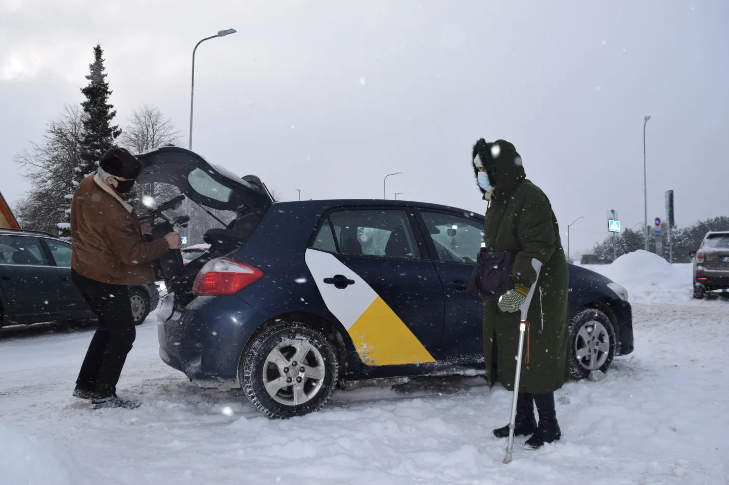 Yandex Go aitas möödunud reedel üle 80-aastaste vaktsineerimisega alustanud Pirita Perearstikeskust eakate sõidutamisega.