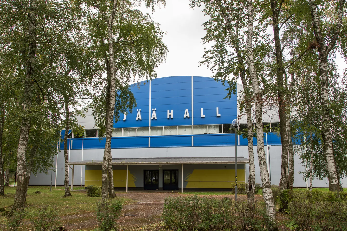 Möödunud aastal vahetati jäähallis välja külmutusseade, nüüd asutakse uisuväljakut renoveerima.