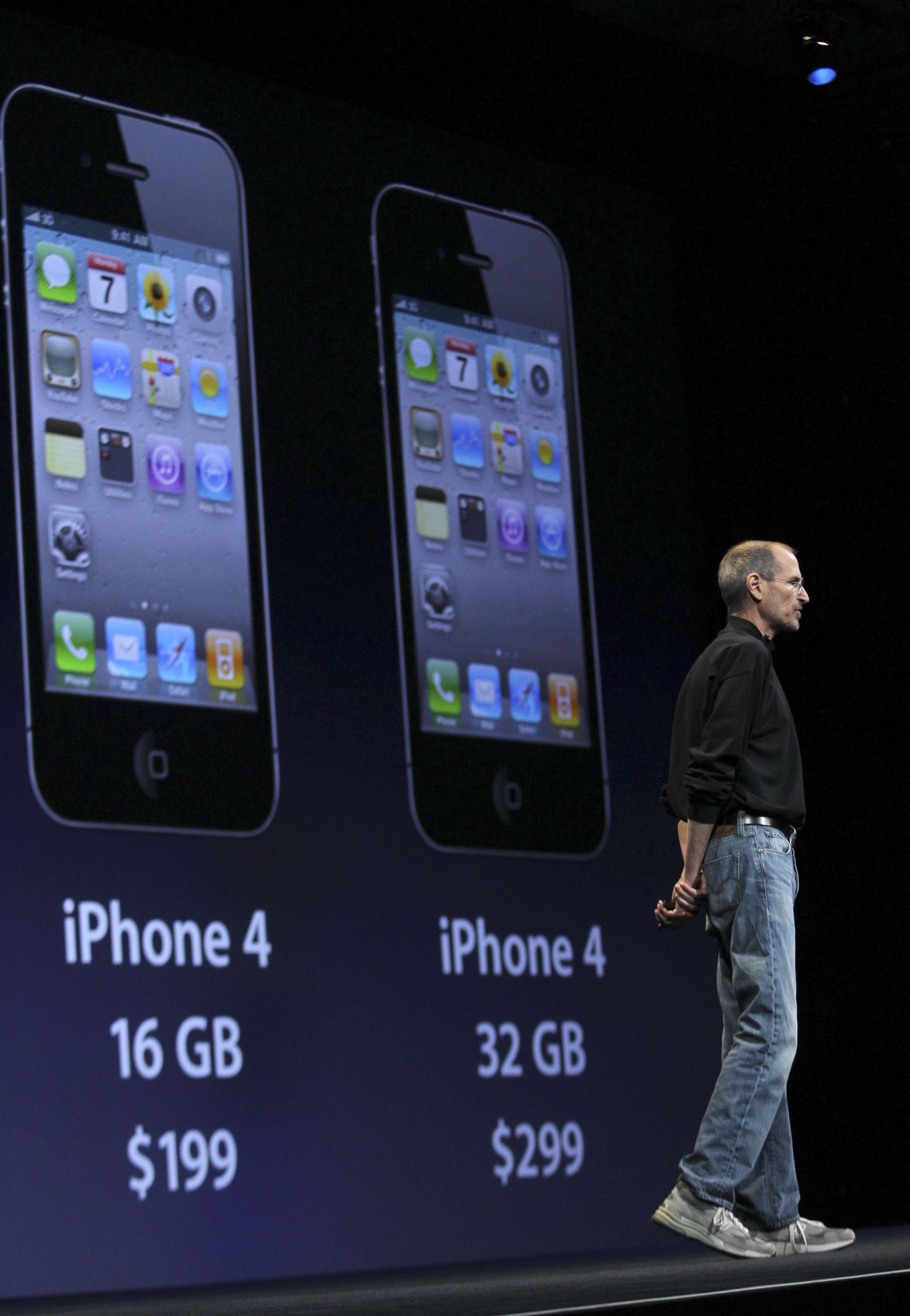 IPhone 4 16GB mudeli hinnaks teatas Jobs 199 dollarit ja 32GB mudeli hinnaks 299 dollarit.