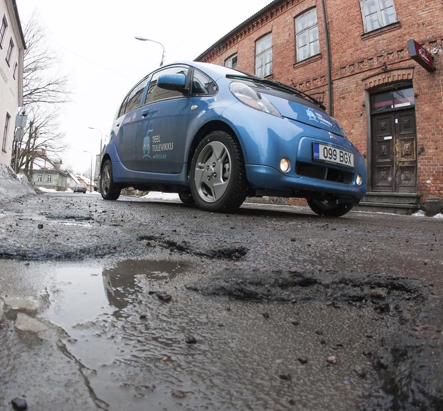 Sotsiaaltöö tegemiseks mõeldud elektriautod jõudsid omavalitsuste kätte 2011. aasta oktoobrist 2012. aasta maini. Nende kasutamise leping lõpeb tänavu 31. detsembril.