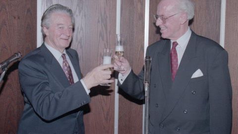 FOTOMEENUTUSED ⟩ 34 aastat tagasi taasavati Prantsusmaa saatkond Tallinnas