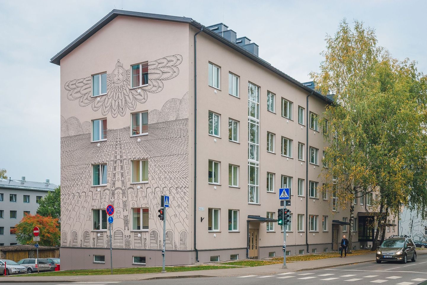 Суперграфика на стене дома в Тарту
