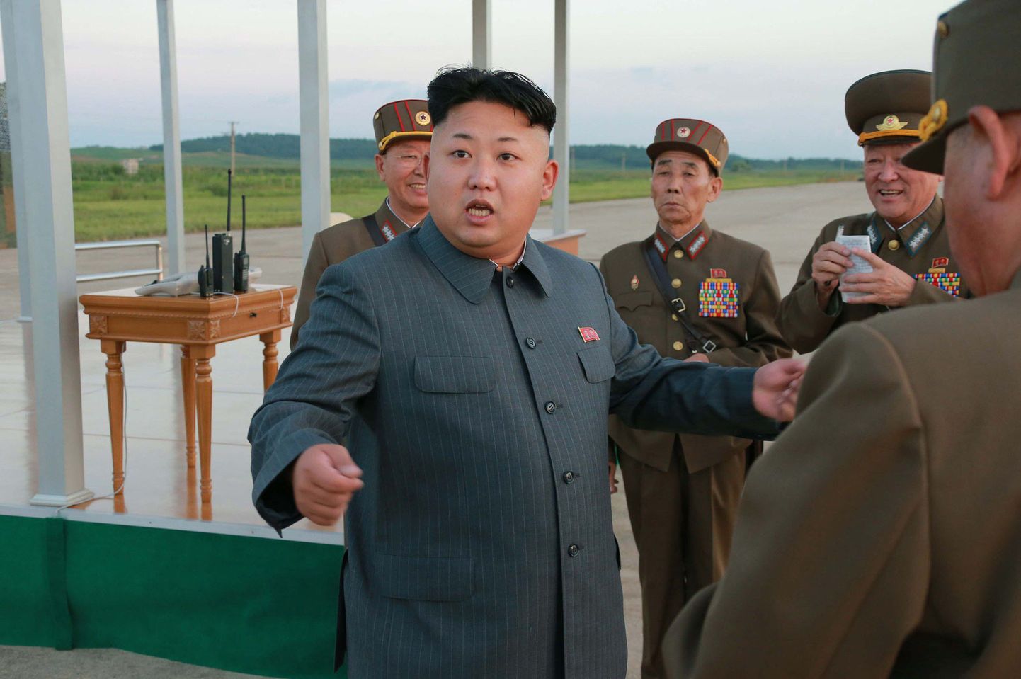 Põhja-Korea diktaator Kim Jong-un (ees keskel).