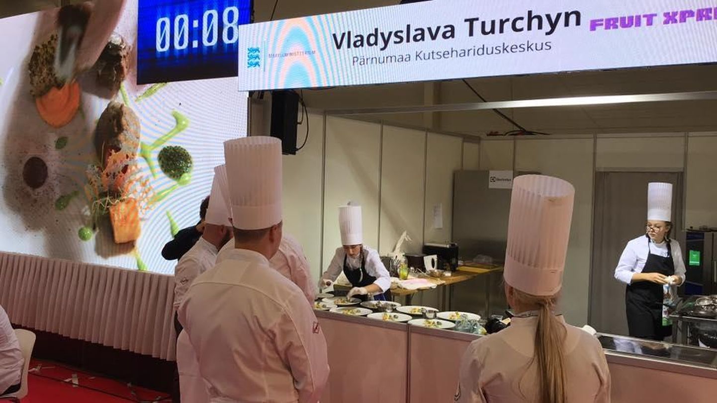 Pärnumaa kutsehariduskeskust esindasid teise kursuse õpilane Vladyslava Turchyn ja esmakursuslane Liisa-Ly Kuum.