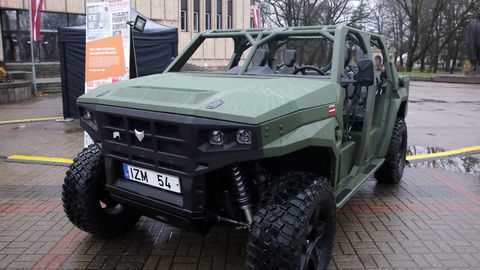 Nacionālie bruņotie spēki iegādāsies Latvijā ražotus militāros transportlīdzekļus