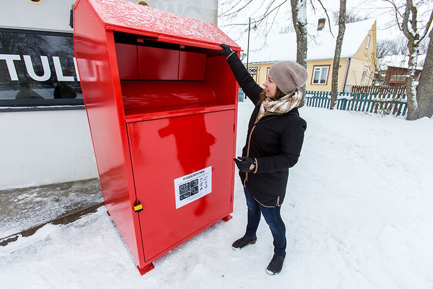 Esimesed punased konteinerid 2019. aasta jaanuarikuus. Fotol Katrin Koppel.