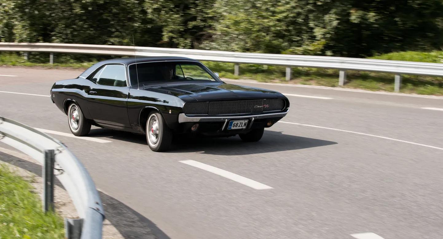 Changeri aluseks olev Dodge Challenger ja Plymouth Barracuda on sõsarautod ning ‘Cuda erineb Challangerist eeskätt kujunduse ja pisut lühema telgede vahe poolest.