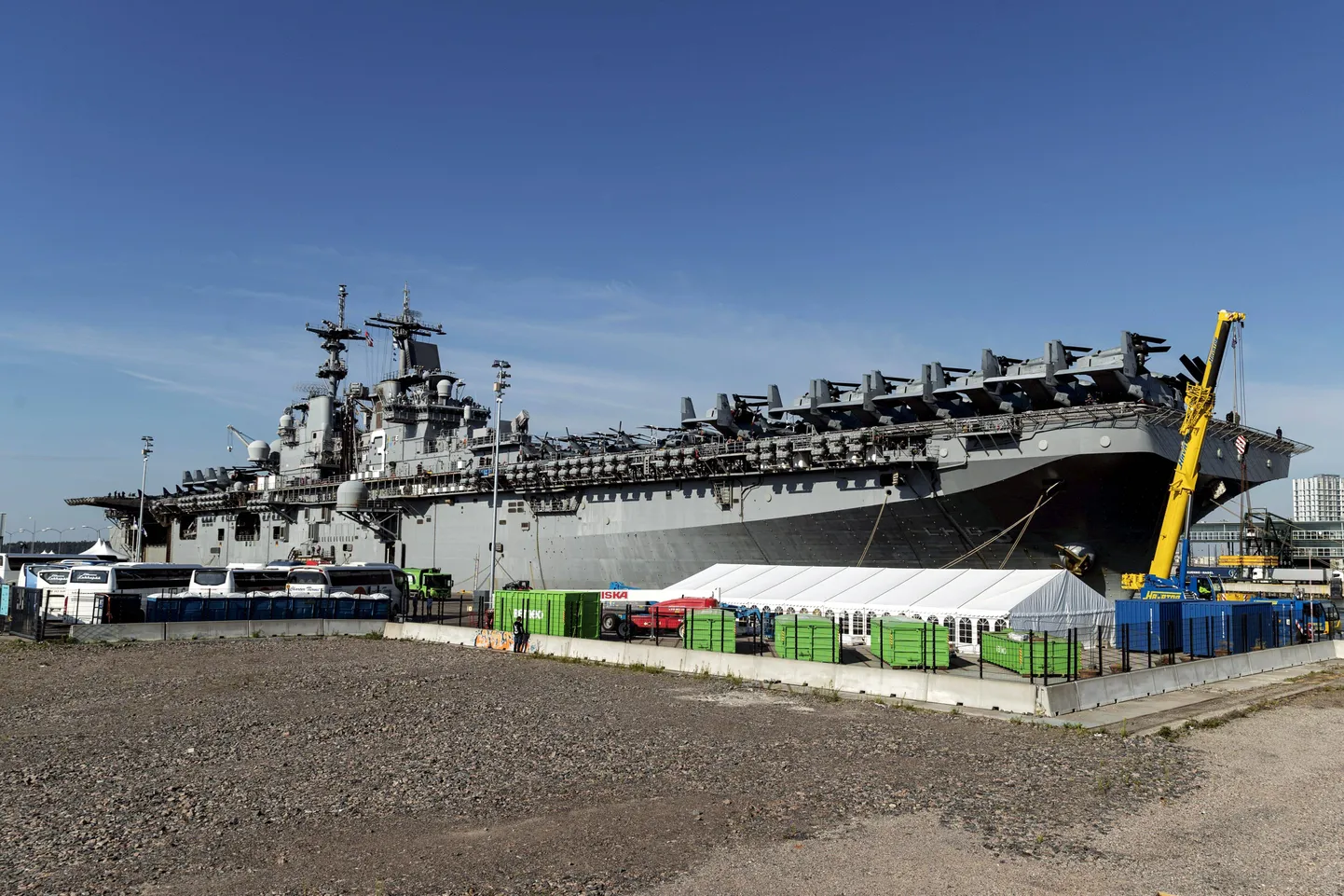 USA mereväe USS Kearsarge Helsingi Hernesaari sadamas.