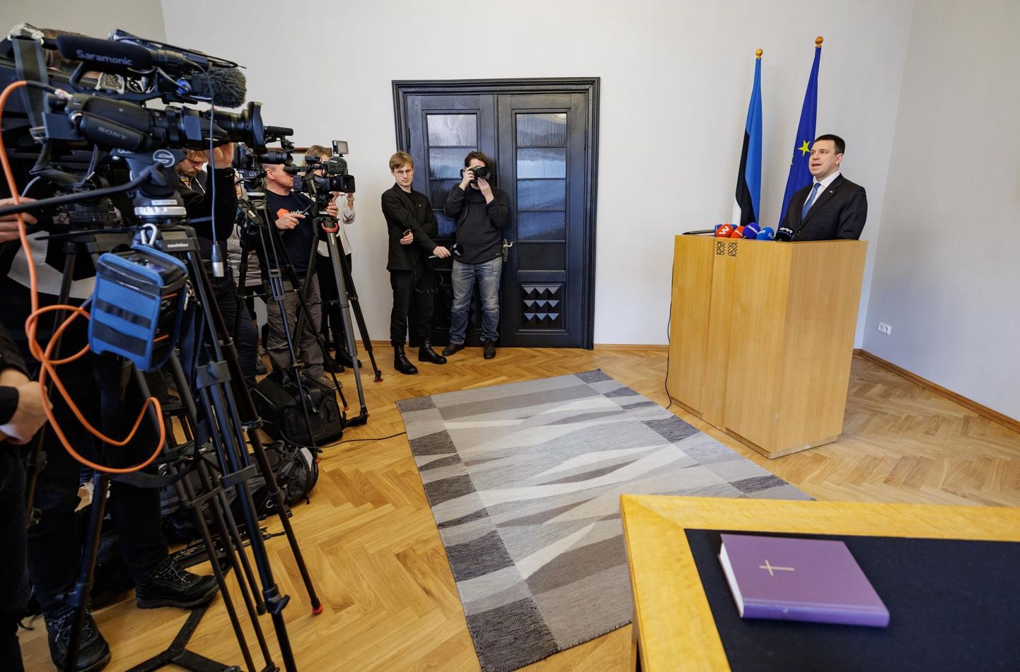 Riigikogu aseesimees Jüri Ratas teatas pressikonverentsil liitumisest erakonnaga Isamaa.